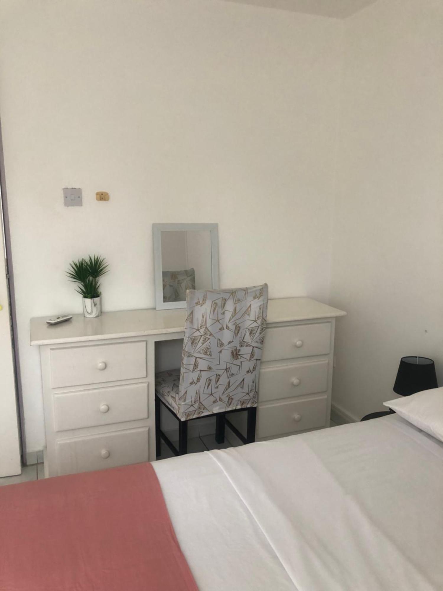 קרייסט צ'רץ' Home2Home Guesthouse מראה חיצוני תמונה
